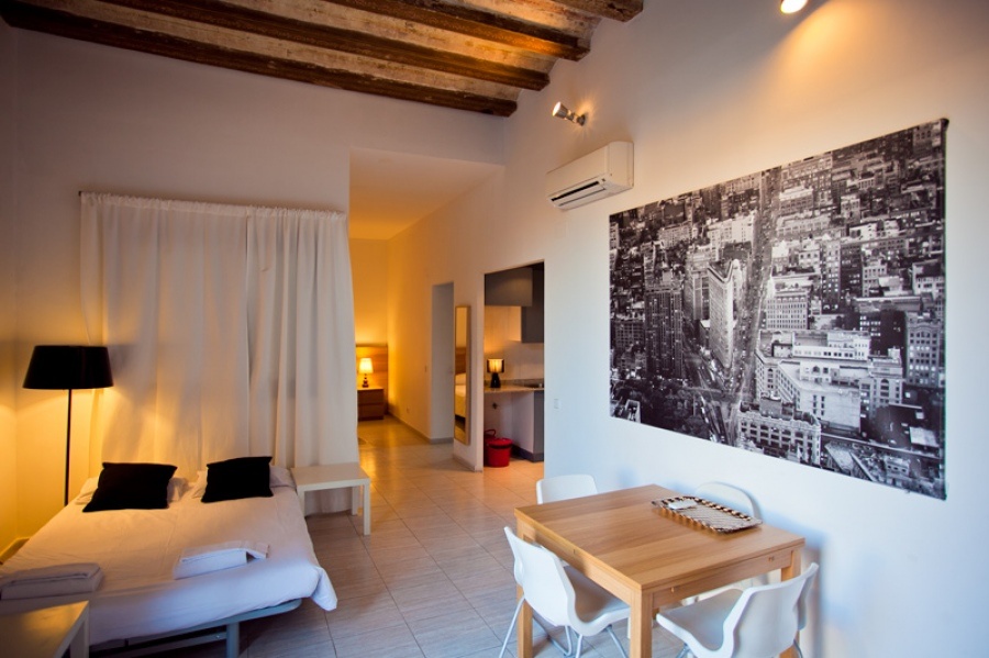 photos of apartment to rent for long term in las ramblas